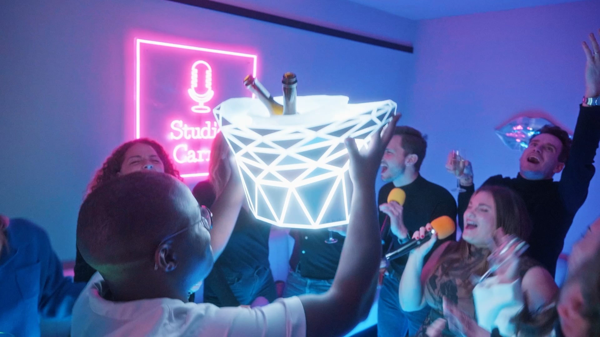 Ambiance karaoké privé Studio Carré Liège Ambiance karaoké privé Studio Carré Liège